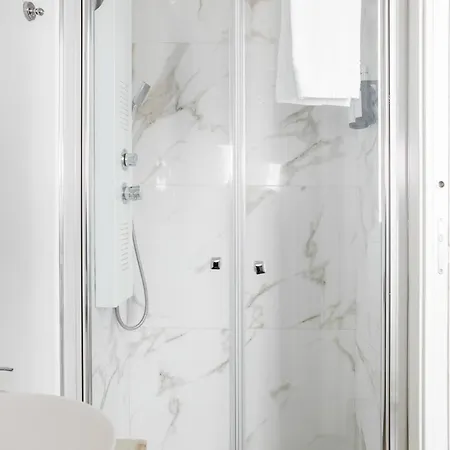 Landlord 8 - Finestra Sulla Cattedrale Penzion Bari