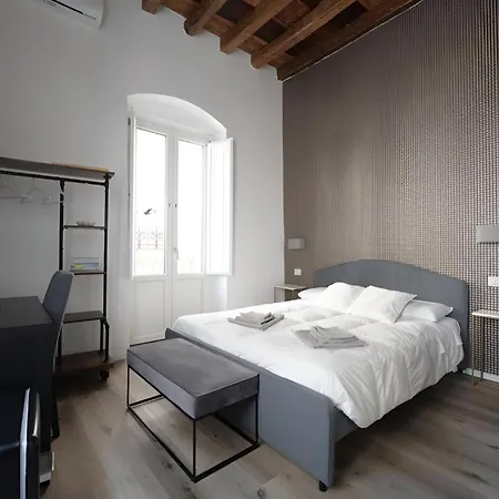 Landlord 8 - Finestra Sulla Cattedrale Penzion Bari