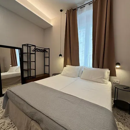 Landlord 8 - Finestra Sulla Cattedrale 3* Bari