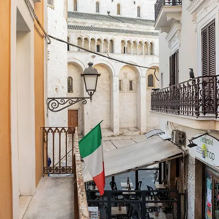Landlord 8 - Finestra Sulla Cattedrale 3* Bari